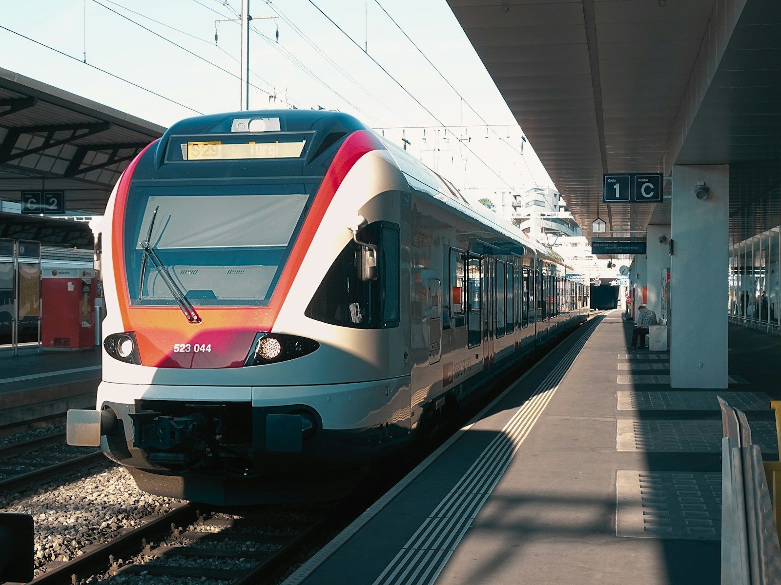 Quai de gare TGV — transferts gares en taxi Nemours